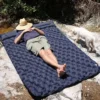 kf-Sbb7a777962884e7e96bfe27c9fb2029e1 Matelas gonflable 2 places avec pompe intégrée – Camping et bivouac